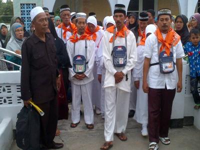 Rombongan Calon Haji dari Rupat di lepas Ratusan Warga Rupat